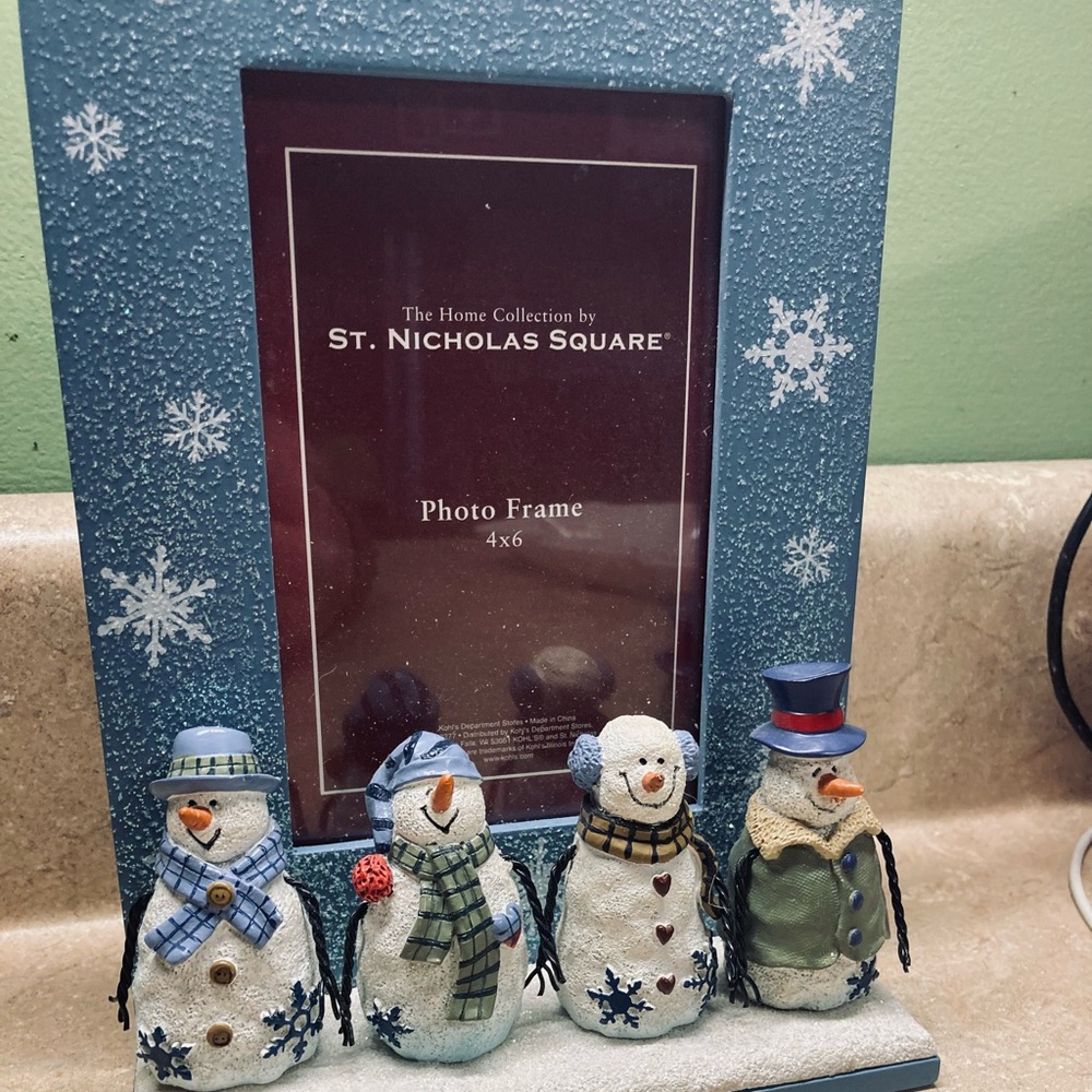 Khols St Nicholas Square 4x6 Snowman picture frame. Never used .